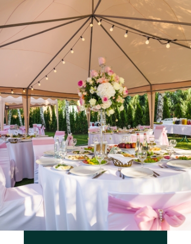 Transport pour évènements avec une table décorée mariage