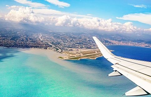 vue de la mer depuis un avion