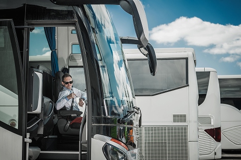chauffeur de bus privé pour la page transport de groupe aeroport
